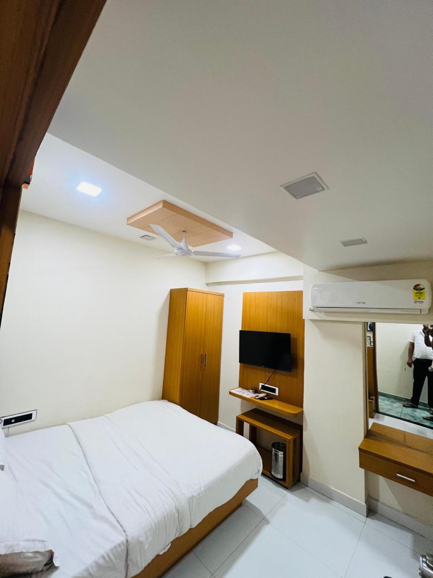 Hotel Exotic Ahmedabad Exterior foto