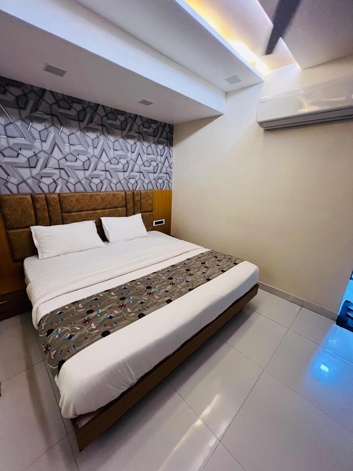Hotel Exotic Ahmedabad Exterior foto
